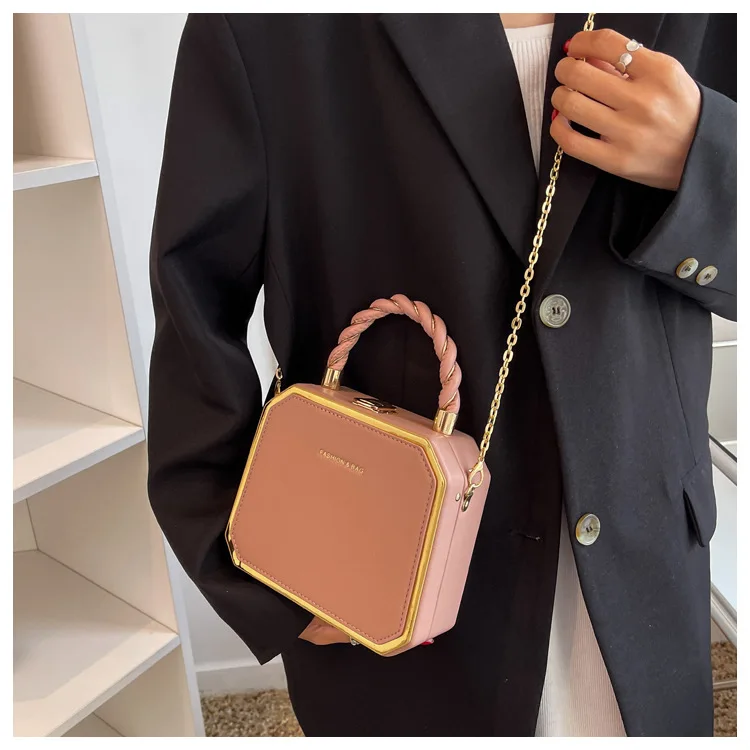 Lady Fashionable Handbag Simple Chain Embellished Mini Square Crossbody Bucket Bag Premium Polyester Lined Casual