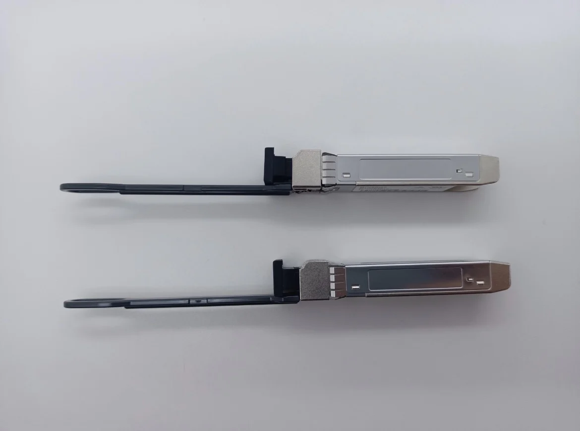 57-1000333-01 (оптический приемопередатчик) 32 Гбит/с SWL SFP + 100 м XBR-000212 оптический