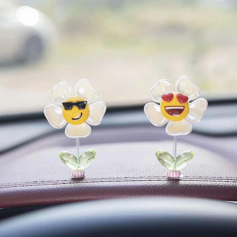 Luxury Car Interior Kits Funny Expression Spring Ornaments Resin PVC Shaking Decorations Funny Expressions Car Shaking Ornaments