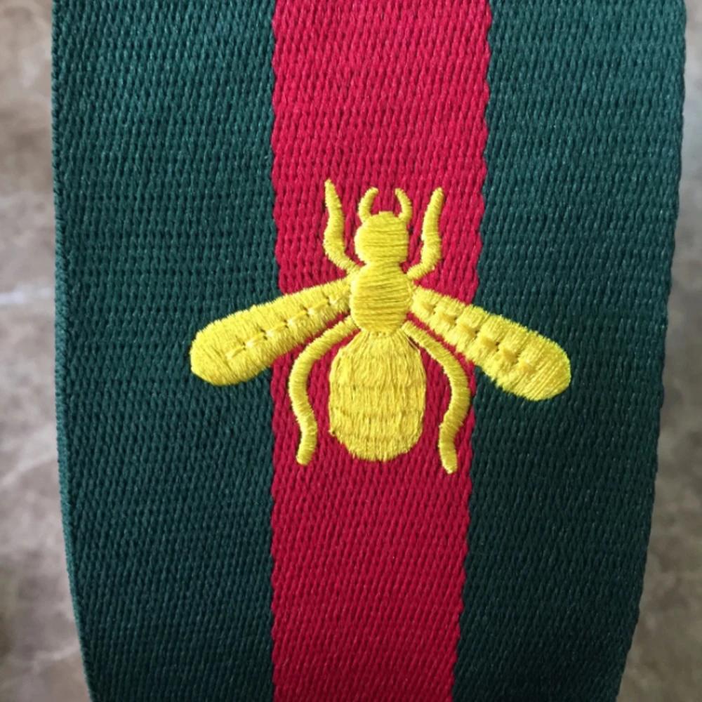 Ремешок из жаккардовой ткани с вышивкой в виде