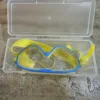 Caja de almacenamiento para gafas de natación amarilla y azul.