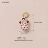 ตุ๊กตาสีขาวลายหัวใจสีแดง