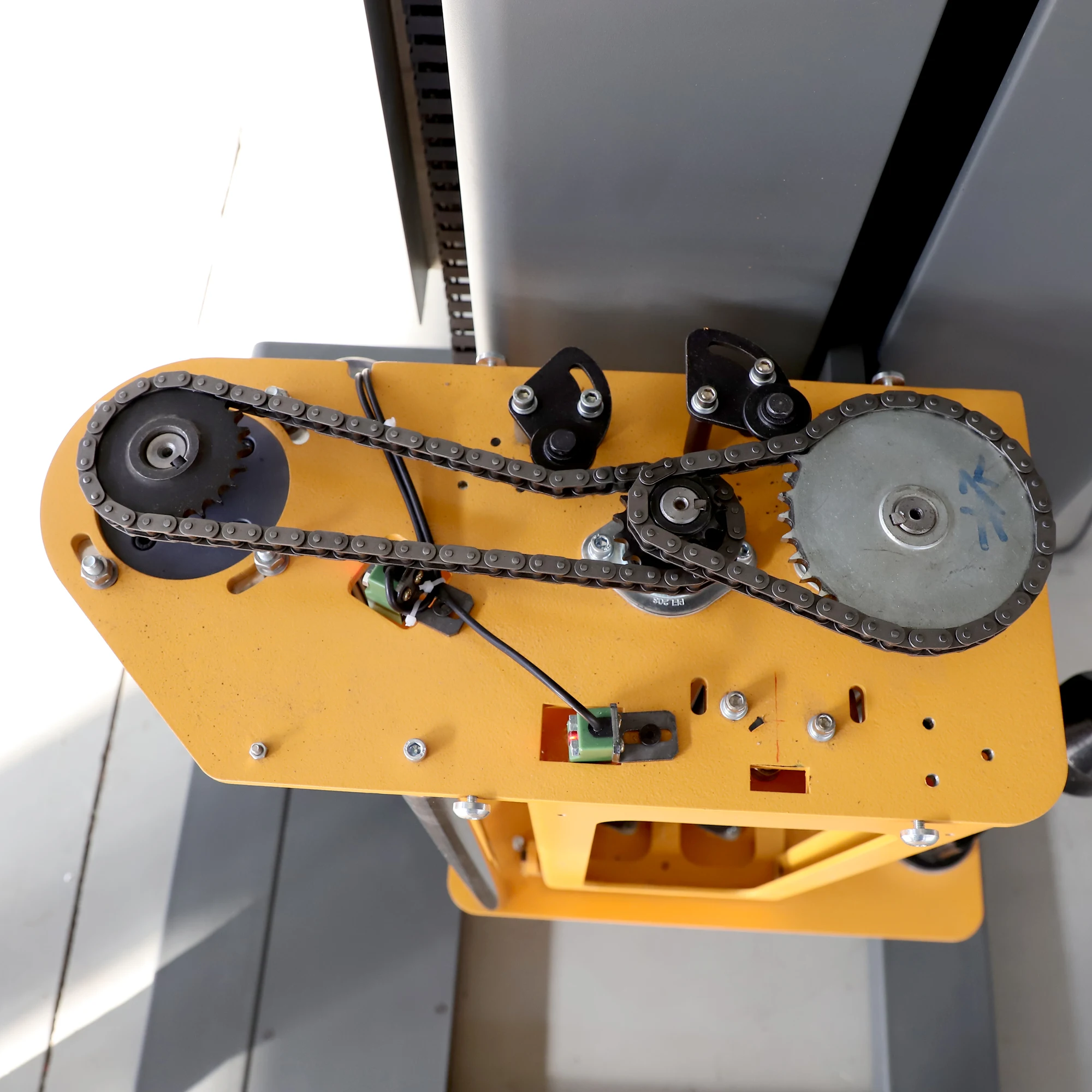 T1650F Turntable Automatic Stretch Film Pallet Wrapping Machine