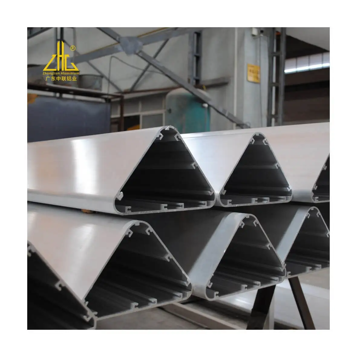Aluminium Extruded Triangle Aluminum Pipe Triangle Tube/Aluminum Triangular Profiles/Triangular Seamless Aluminum Tube for Fence