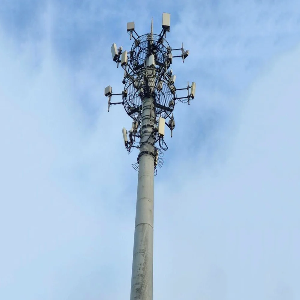 برج اتصالات حديدي أحادي القطب للجيل الرابع والجيل الخامس (4G و5G) وأجهزة هوائية لشبكات جي إس إم للاتصالات