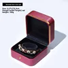 Caja para brazalete color rojo vino [9.5*9.5*6.3cm]