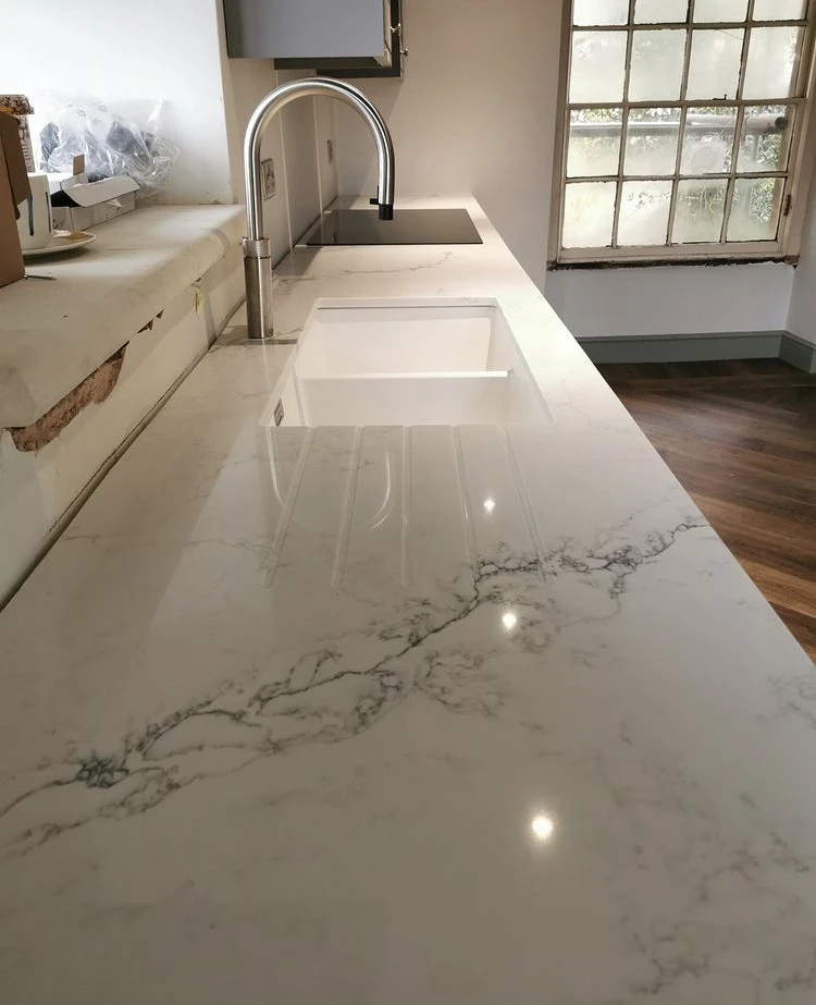 Counter Top Marble Good Price Kitchen Artificial Calacatta Quartz Stone  Modern Full Polished White CE Prefab Kitchen Years
