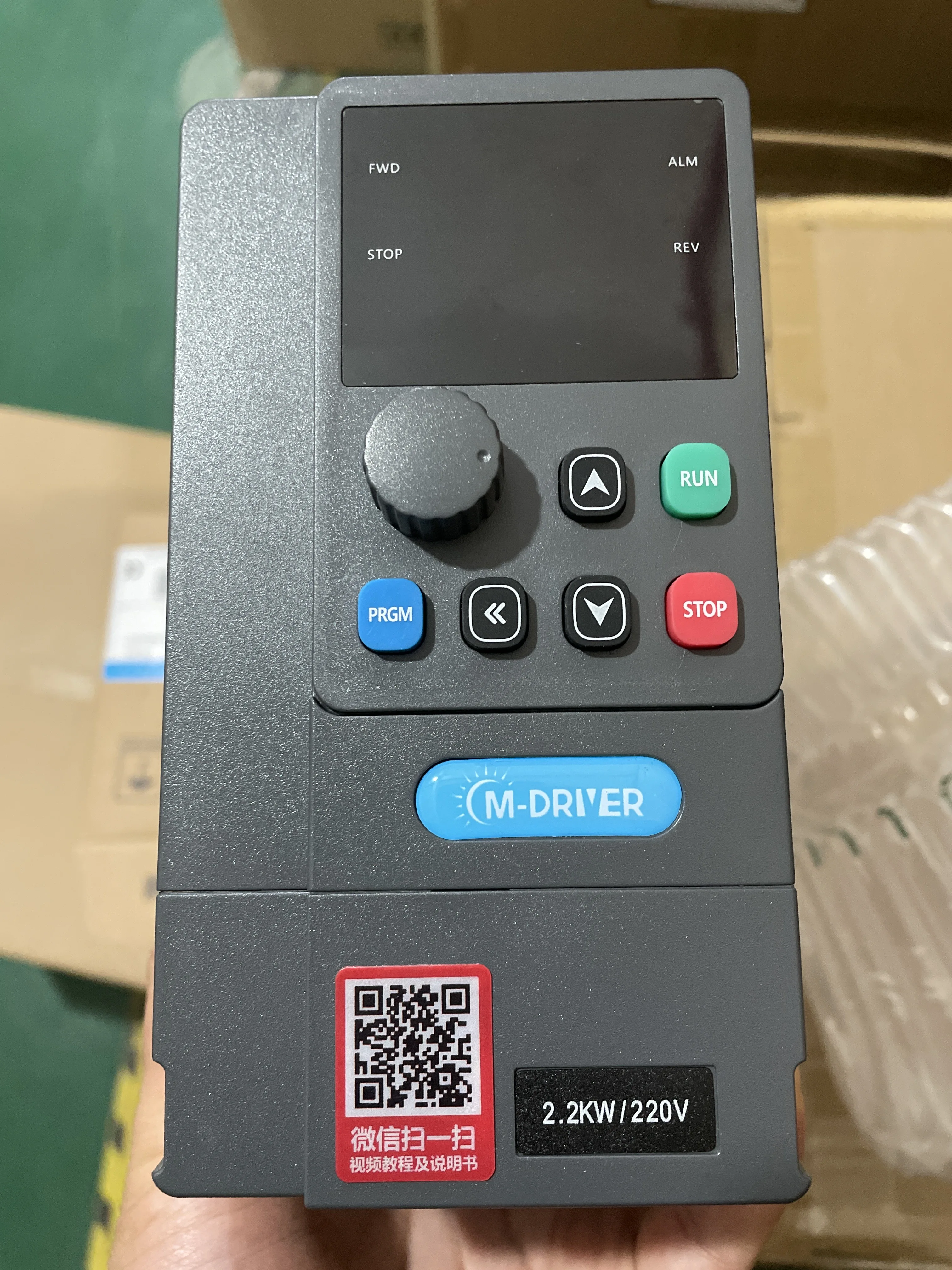 Convertitore Di Frequenza VFD 220V 0,75KW, Ingresso Monofase Uscita Trifase Con Ventola Di Raffreddamento Per Motori
