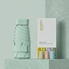Verde con caja de papel.