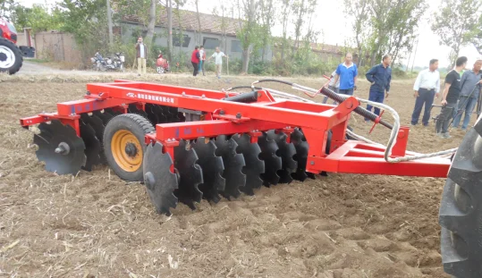 Трактор вложения диск плуга для