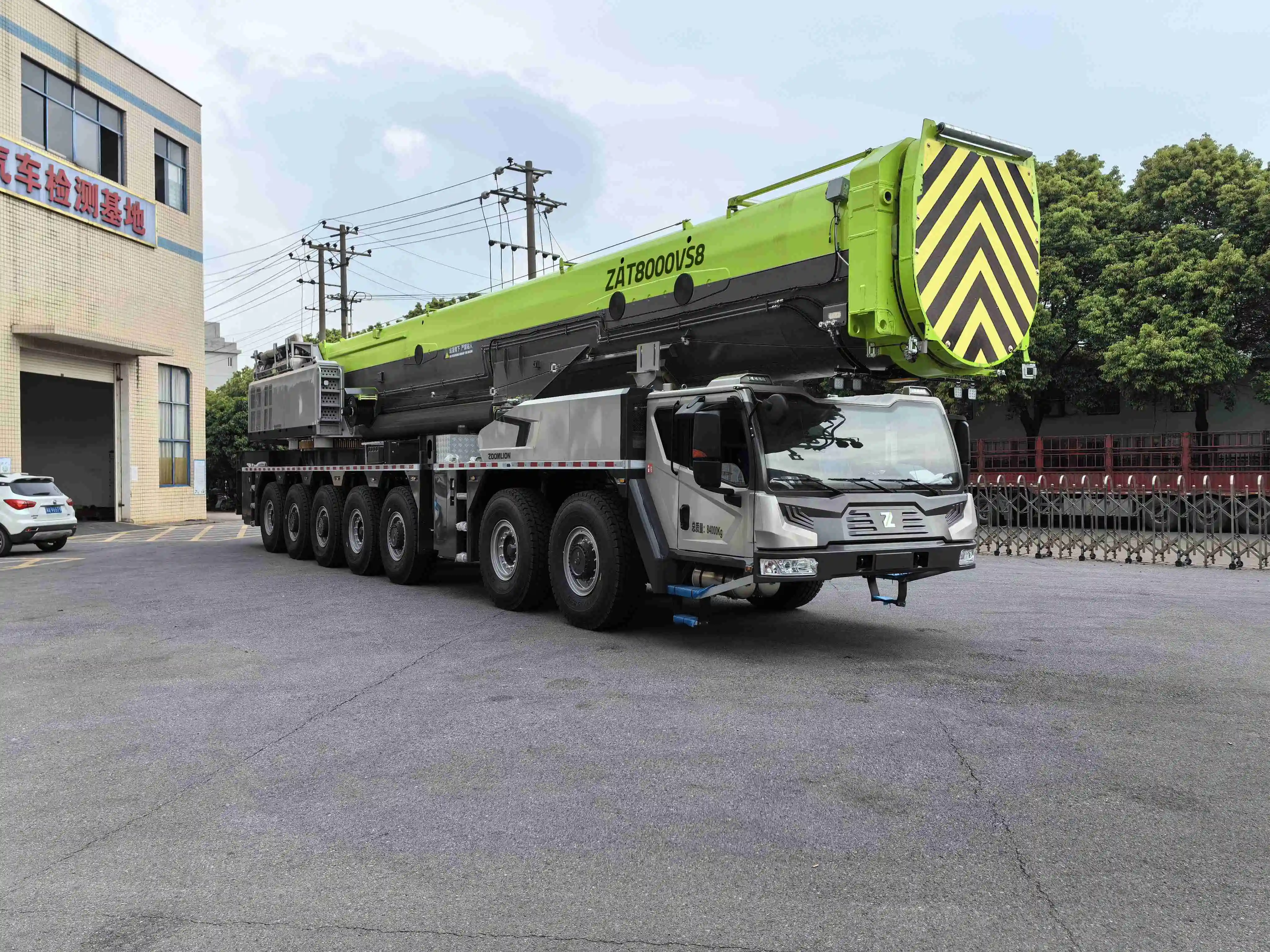 All Terrain Zoomlion ZAT8000 800T Max. Lift Weight Crane with
