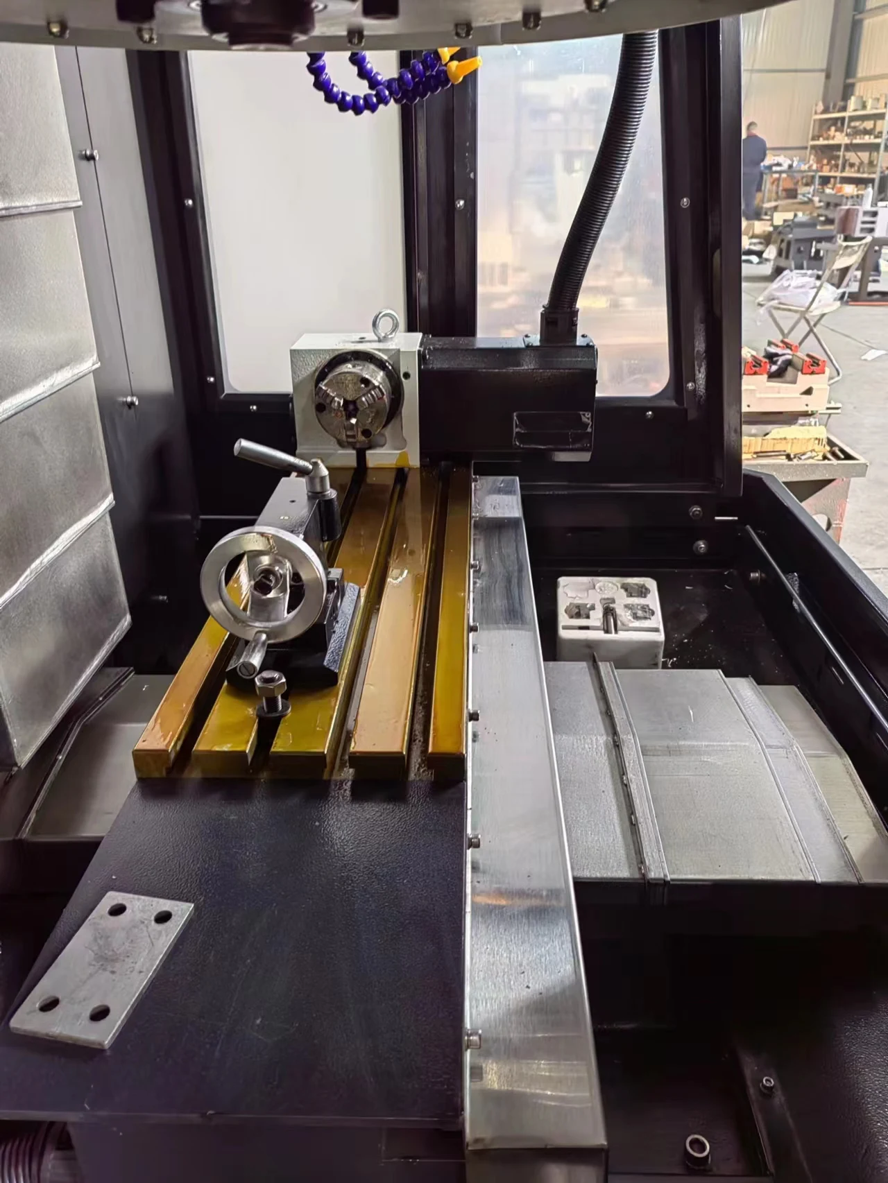 Xk7121 Cnc Milling Machine With Tool Changer CNC Vertical Machining Center Fresadora VMC