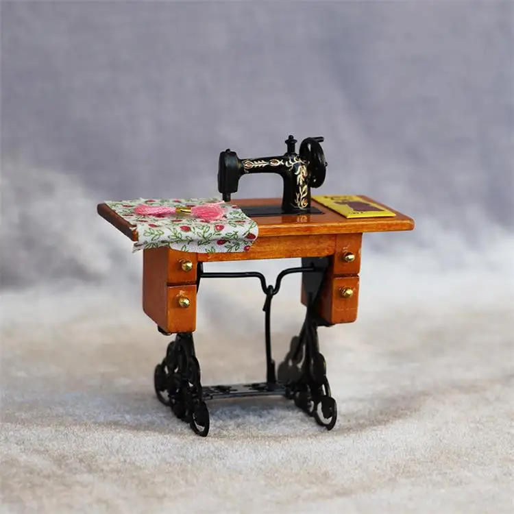 Dolls House Miniatura macchina da cucire con accessori 