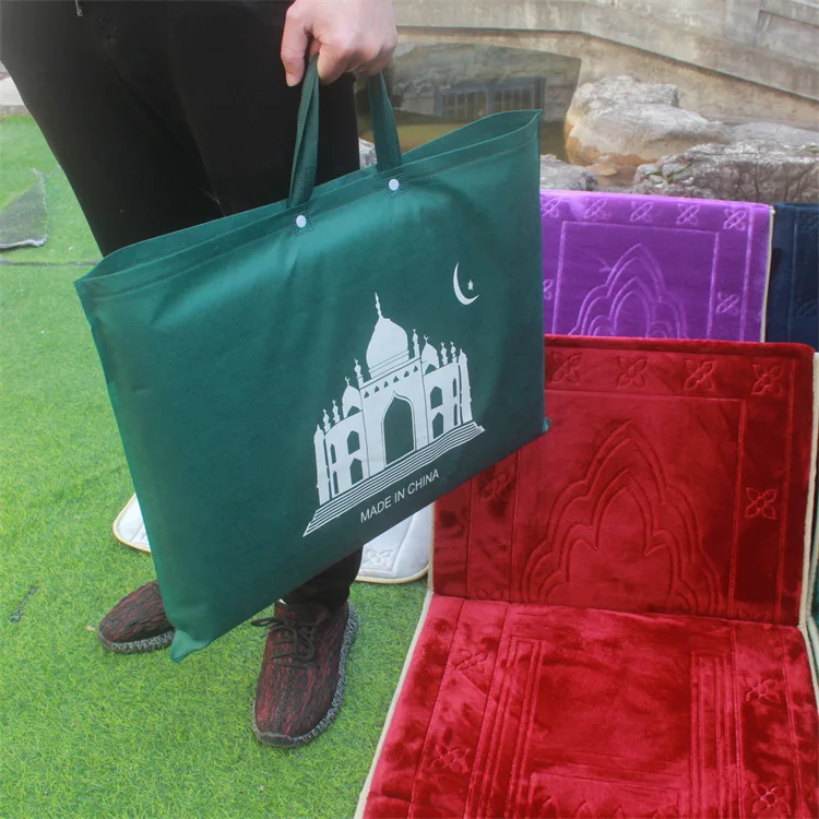 Ourwarm Custom Islamic Travel Foldable Padded Velvet Thick Rug Muslim