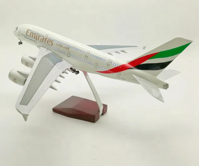 Aircraft Model エミレーツ航空 ライト点灯 Airbus A380