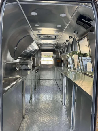 2024 Customizable High-End Stainless Steel Mobile Trailer Used for Street Snack and Bakery Hot-Selling for Restaurants