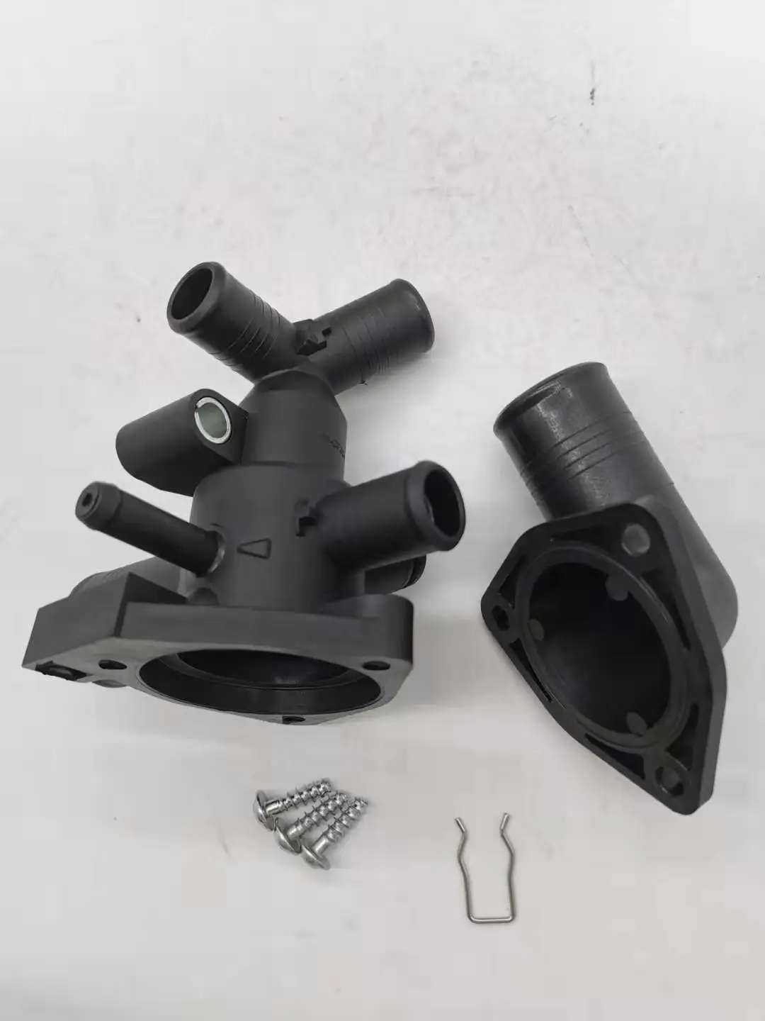 Car Engine Thermostat Housing For Fords Transits 2.0 Tddi Mk6 2000