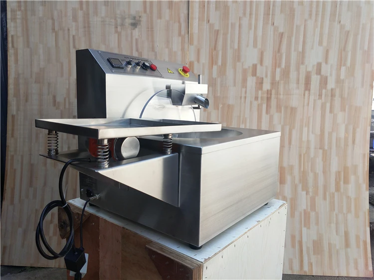 Continuous Small Chocolate Bar Machine Snanks Chocolate Tempering Melting Covering Machine With