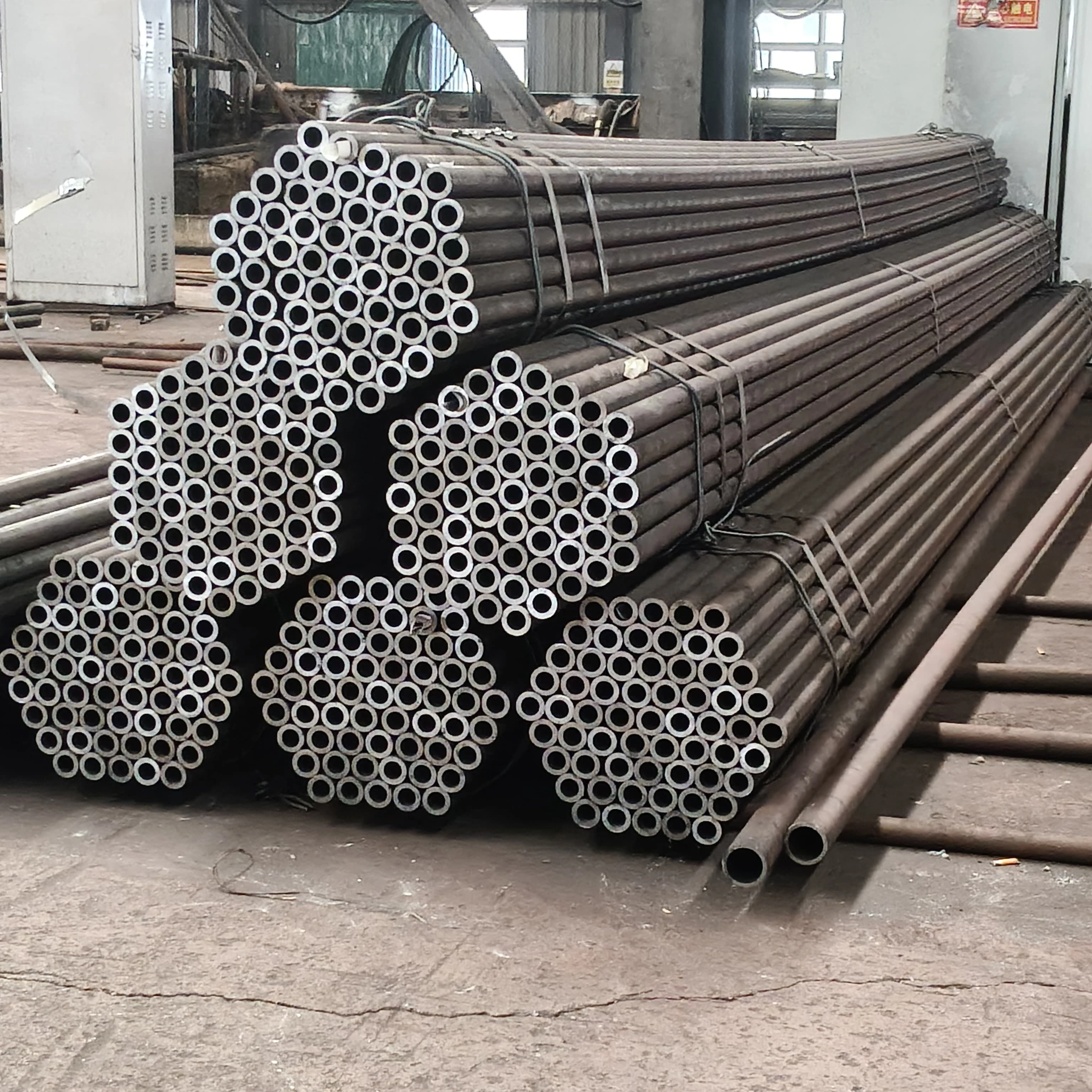 Mataas na Kalidad na OEM Seamless Steel Tubes API Pipes para sa Drill Oil Structure Applications