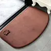 Jolie souris en forme d'arc marron