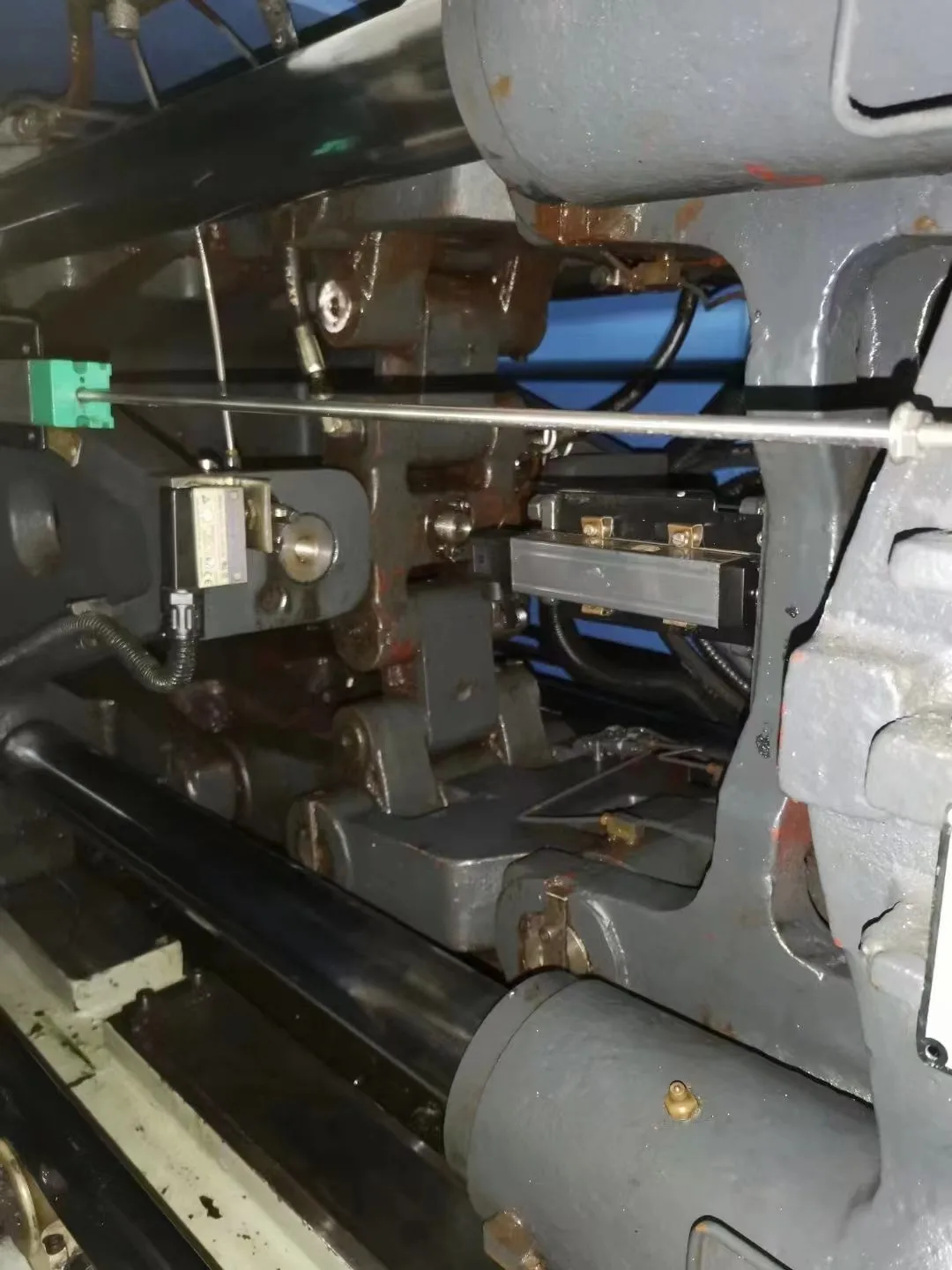 Haixing HXF 88J5 Small Plastic Injection Molding Machine 88Ton