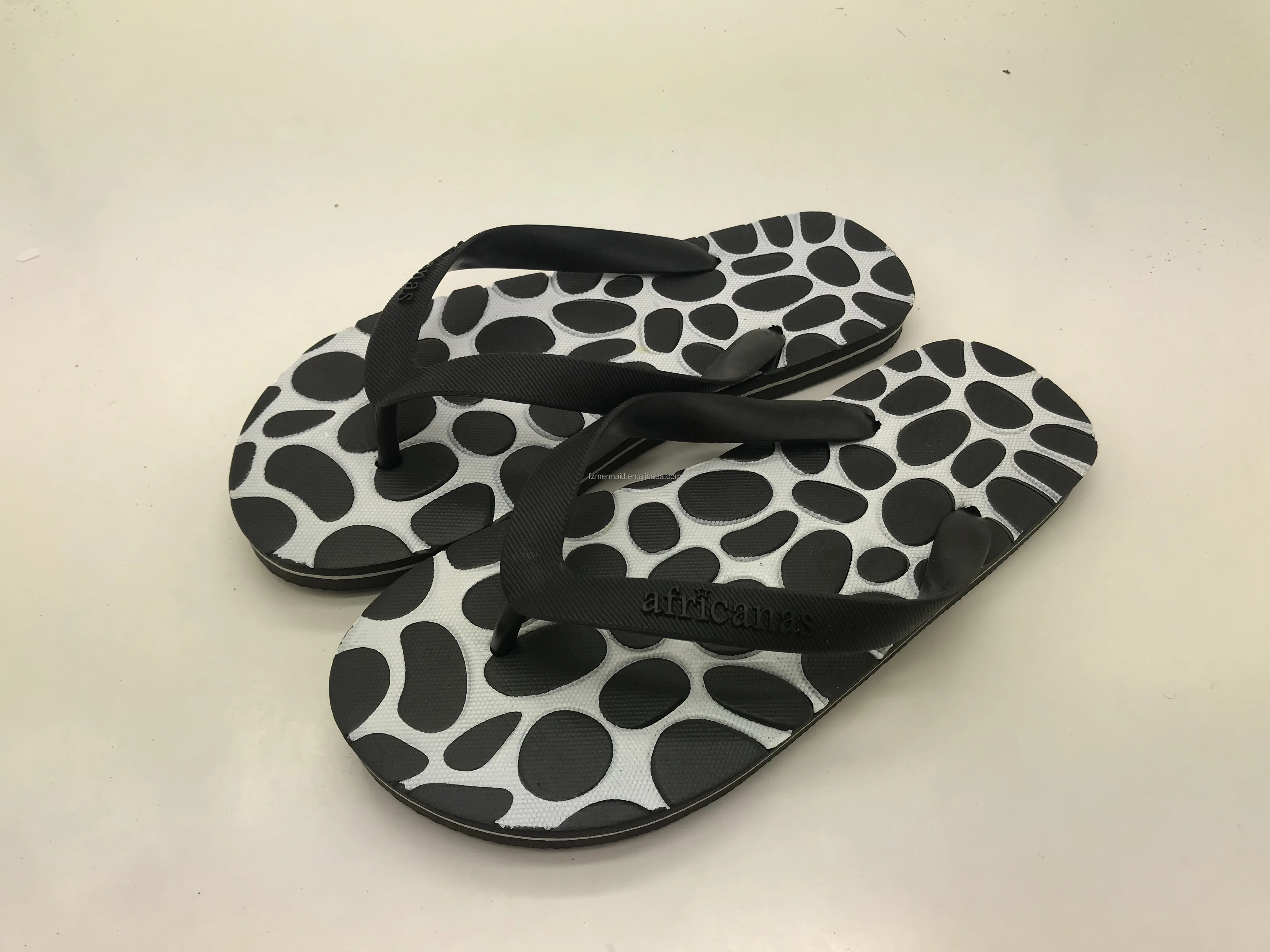 Men Women Wholesale Custom Flip Flops With LOGO Colorful PVC Custom Logo Beach Flip-Flops Slippers Custom Flip Flop Slides