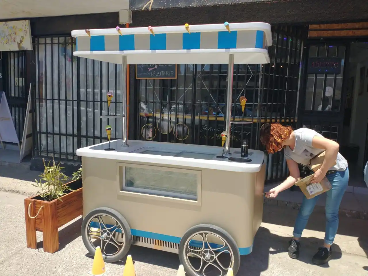 Commerical Mobile Ice Cream Hand Push Cart Gelato Machine Cart