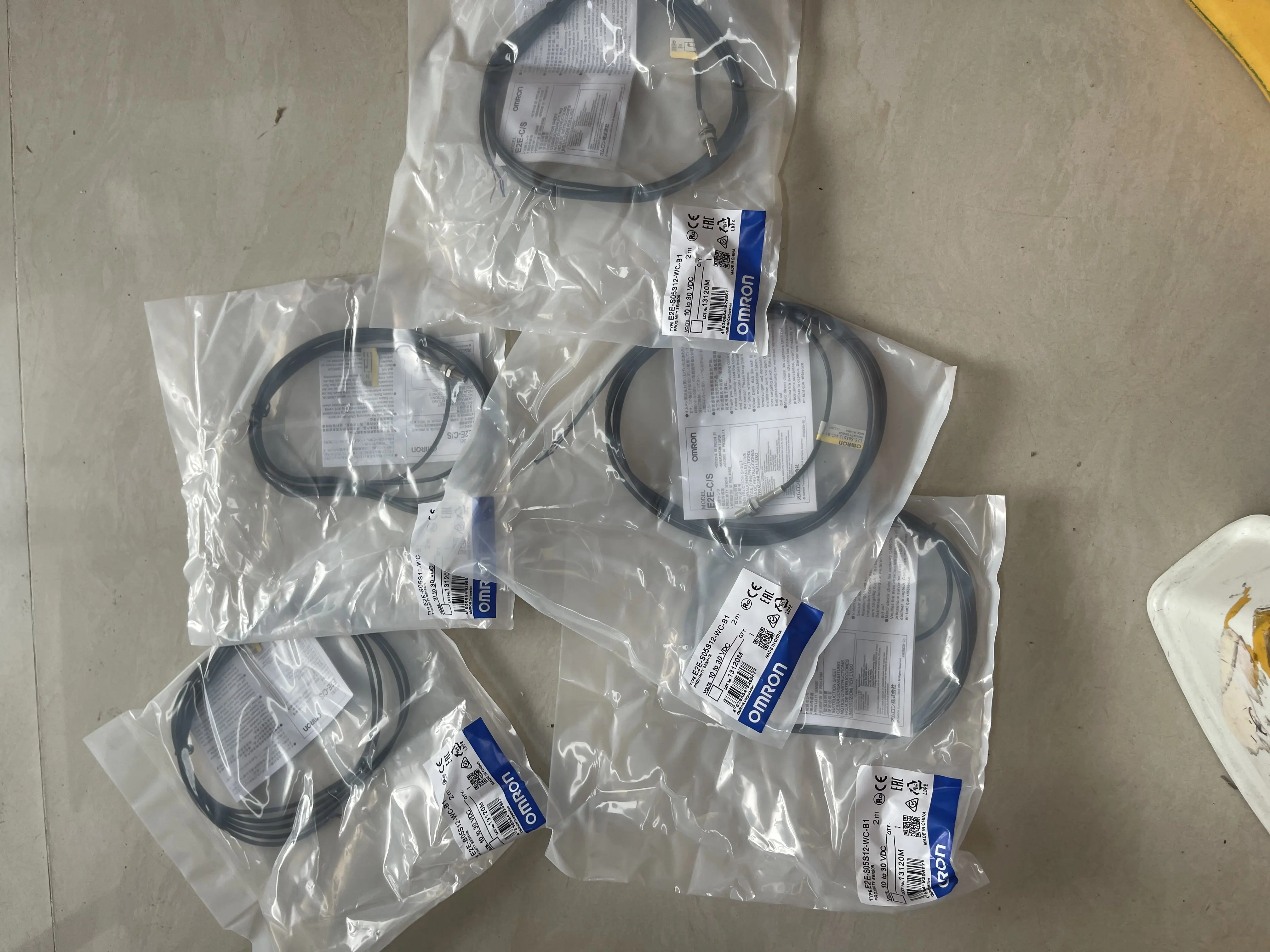 OMRON Proximity Sensor E2E-S05S12-WC-B1 OMRON Proximity Sensor E2E-S05S12-WC-B1