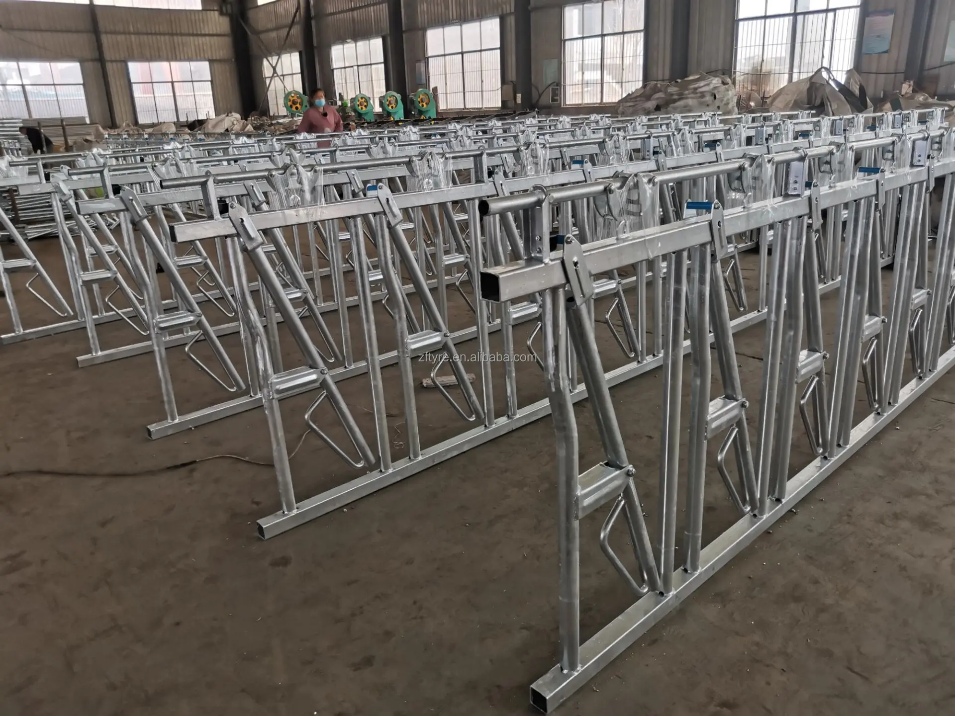 4 Positions 3 Meters Automatic Steel Cow Calf Headlock Dairy Cattle Breeding Equipment Ox Frame Accessories New Livestock Panel