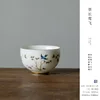 Tazza grande: cresce l'erba e volano i warblers