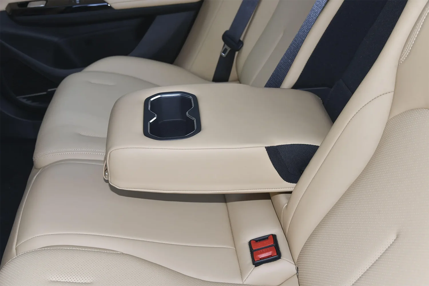 2023 Geely Auto Galaxy L6 60km 125 Km 1.5T 3DHT Hybrid LHD Sedan Yinhe L6 Electric Sedan Deposit
