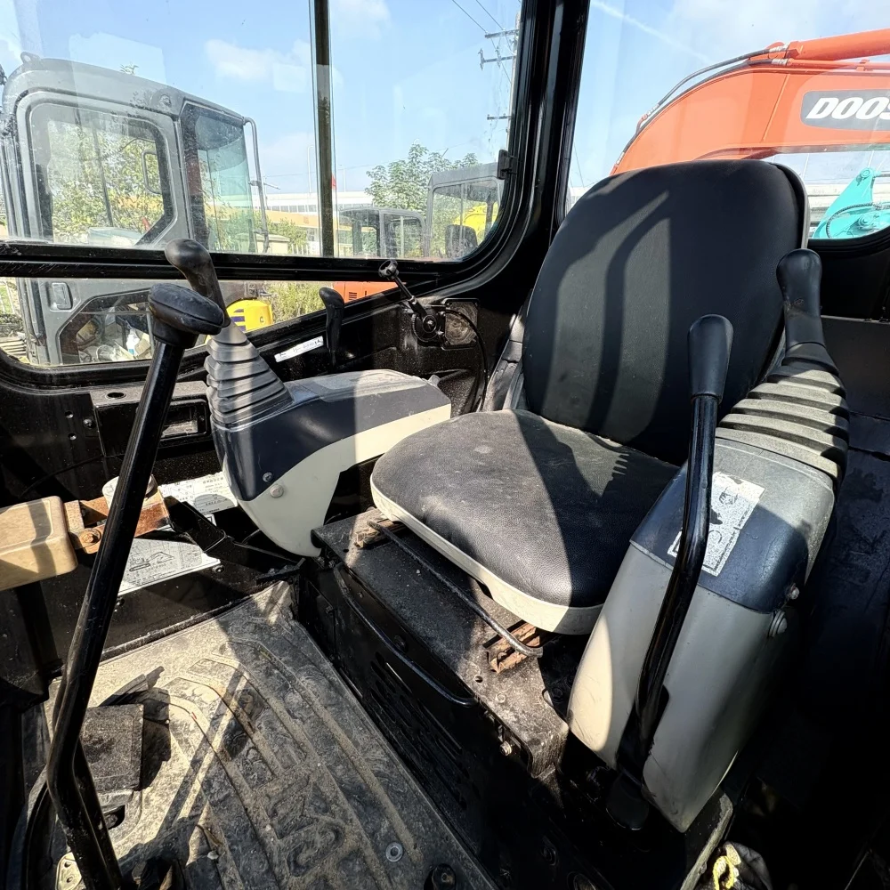 Caterpillar 305 CR Excavator - High Performance and Efficiency for Construction Projects