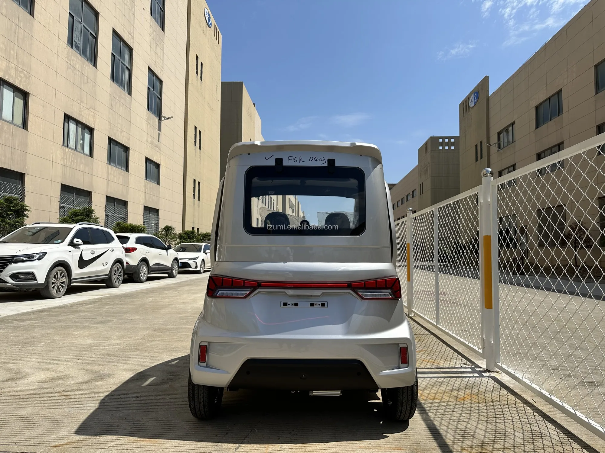 Exceptional High-Speed Electric Mini Car for Adults with 50kw Single Drive Motor and Lithium Battery - UMEV New Energy - Image 4