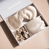 Antifaz beige, funda de almohada y coleteros con caja.