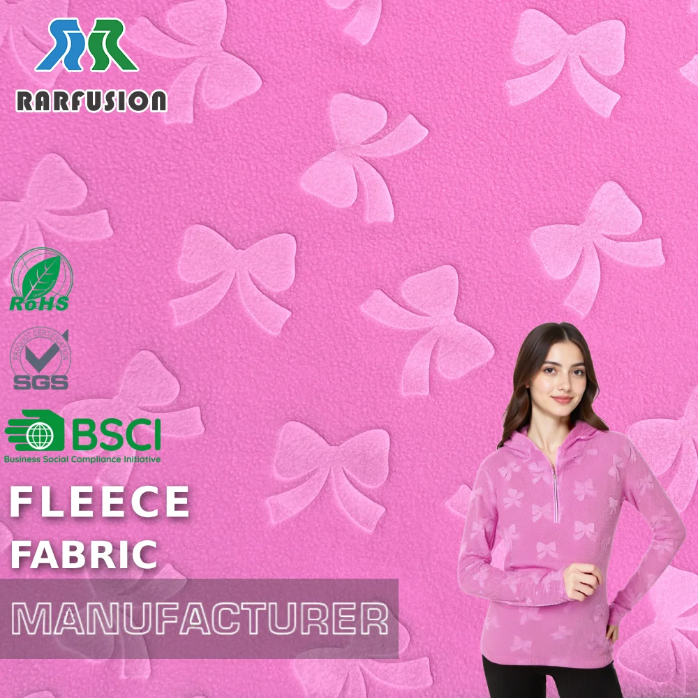 Tessuto in pile polarizzato con farfalle in rilievo color rosa per hoodie capo d'abbigliamento