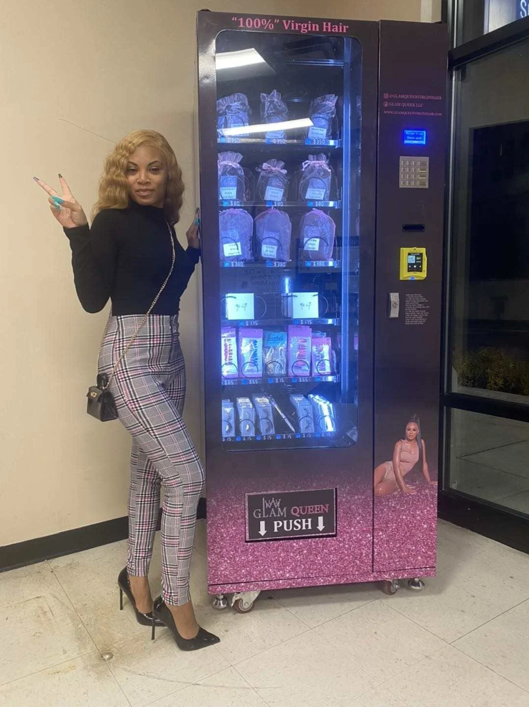 Customized Wrap Small Snack and Lash Vending Machine With Credit Card Payment System Custom Airport Kiosk Benefit Cosmetics