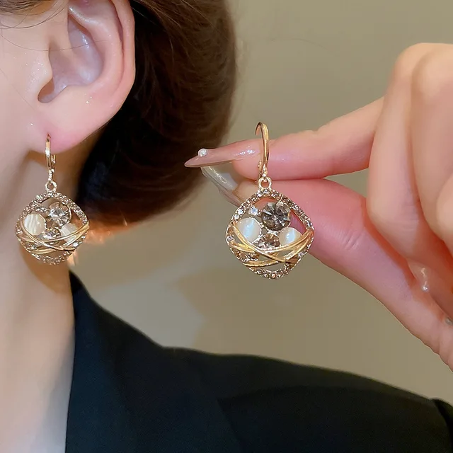 French Retro Court Style Diamond-Studded Cat Eye Stone High-End Luxury Design Women's Fashion Wholesale Stud Earrings for Woman