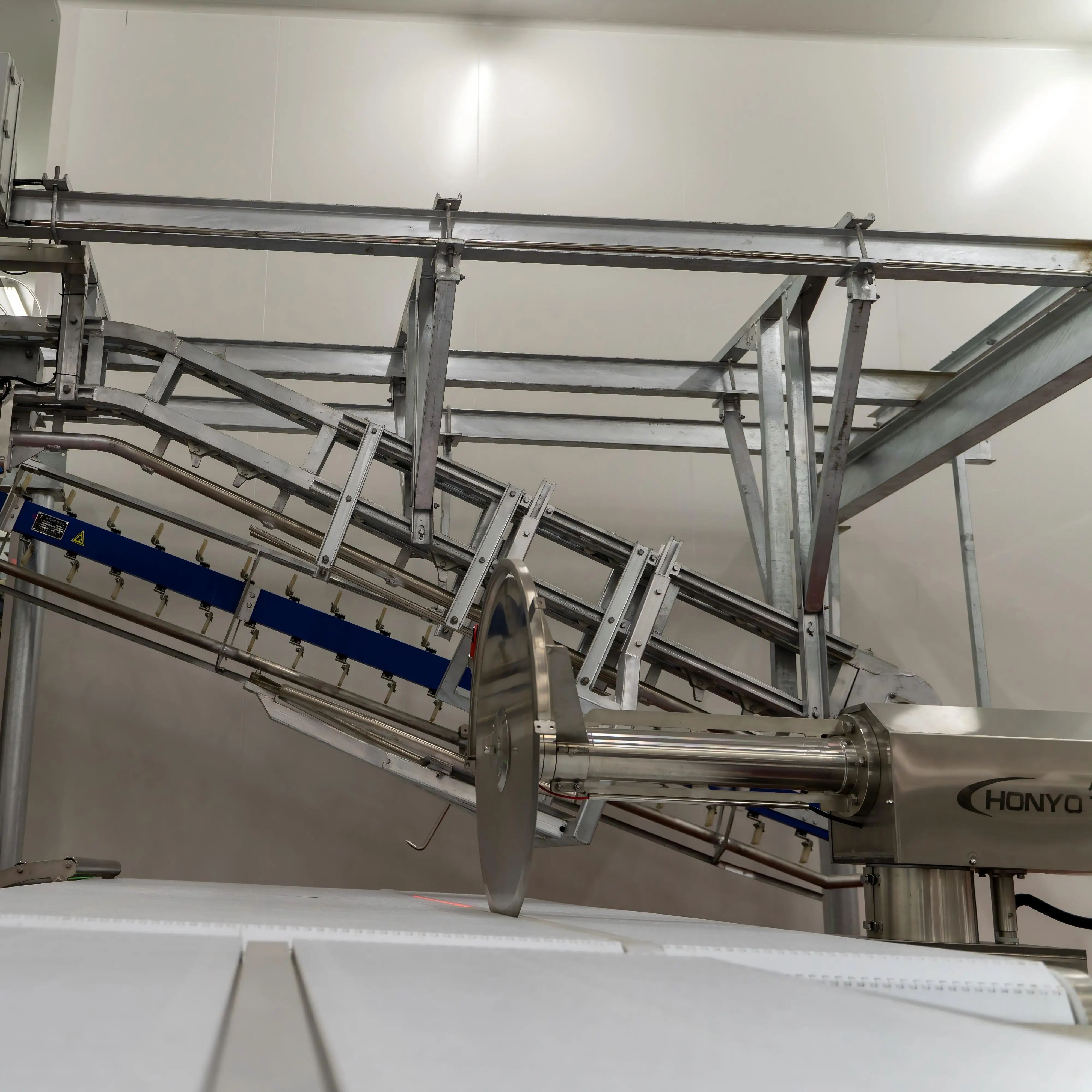 Automatic carcass cutting saw for cattle and pig slaughterhouses, circular frozen meat and bone sawing machine for slaughterhouses