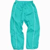 มีสีเขียวขุ่น