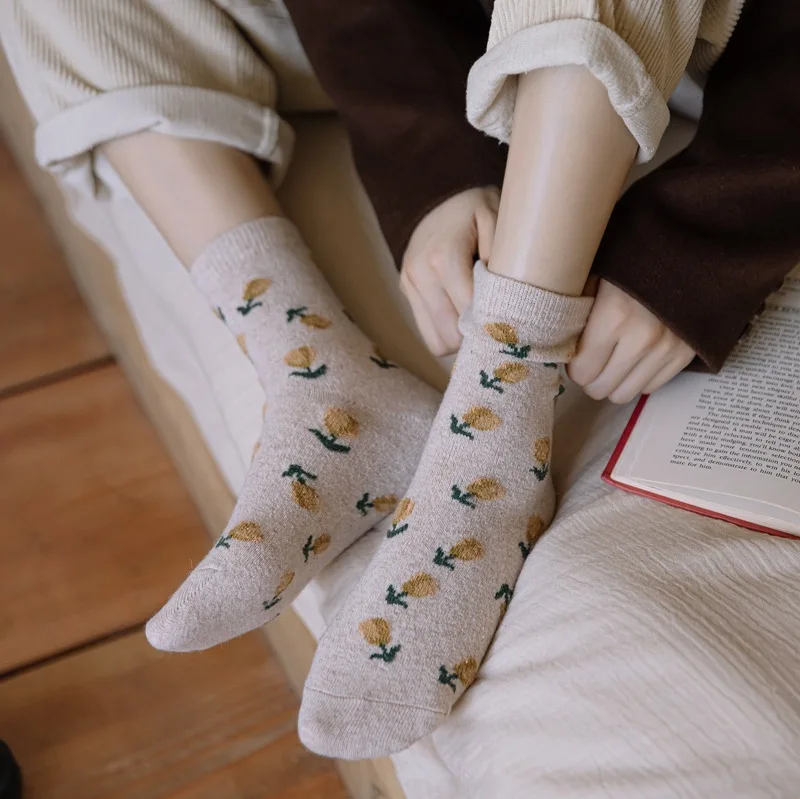 Зимние новые модные трендовые Элегантные женские носки с цветочной вышивкой и оборками хлопковые Необычные толстые теплые зимние носки