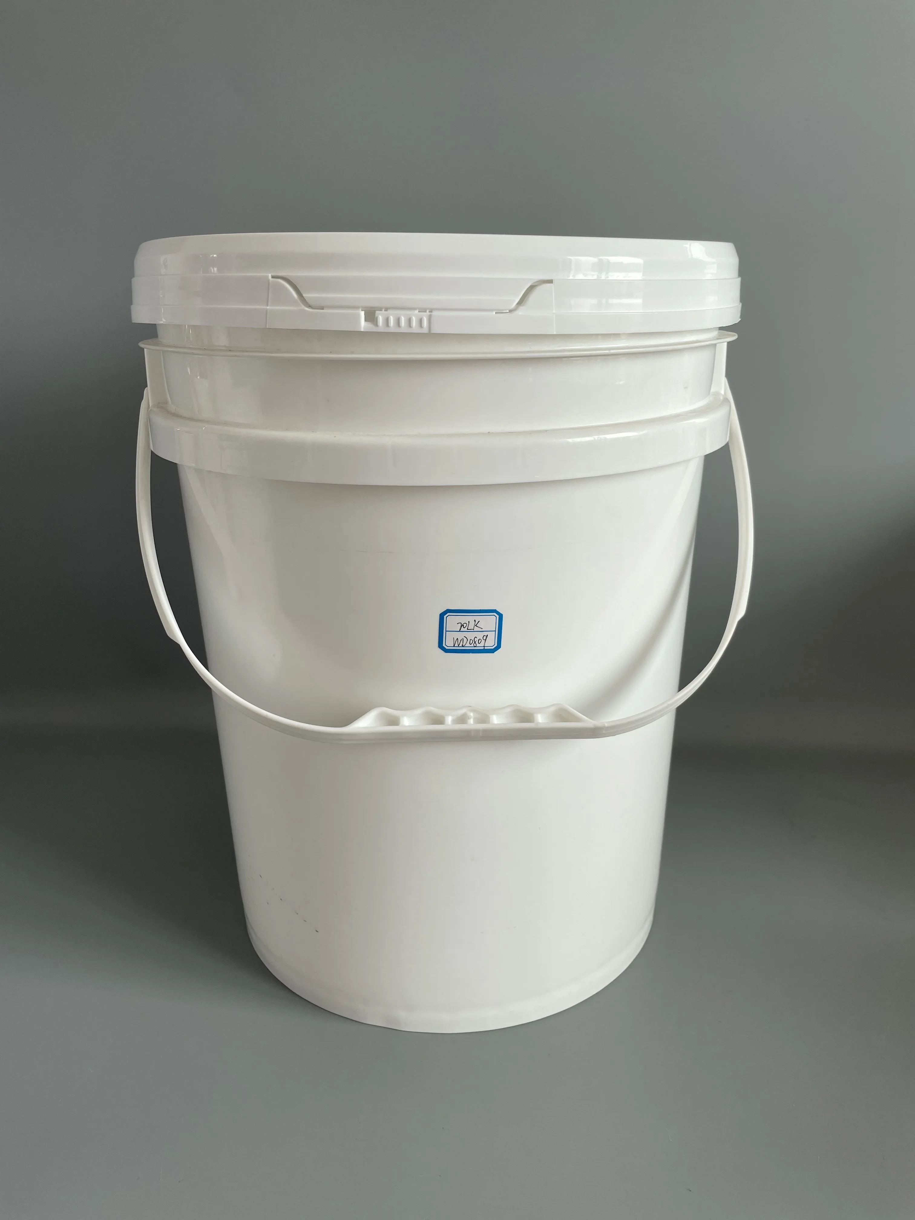 20L Plastic Bucket with Spout Round Lubricant Engine Oil Bucket