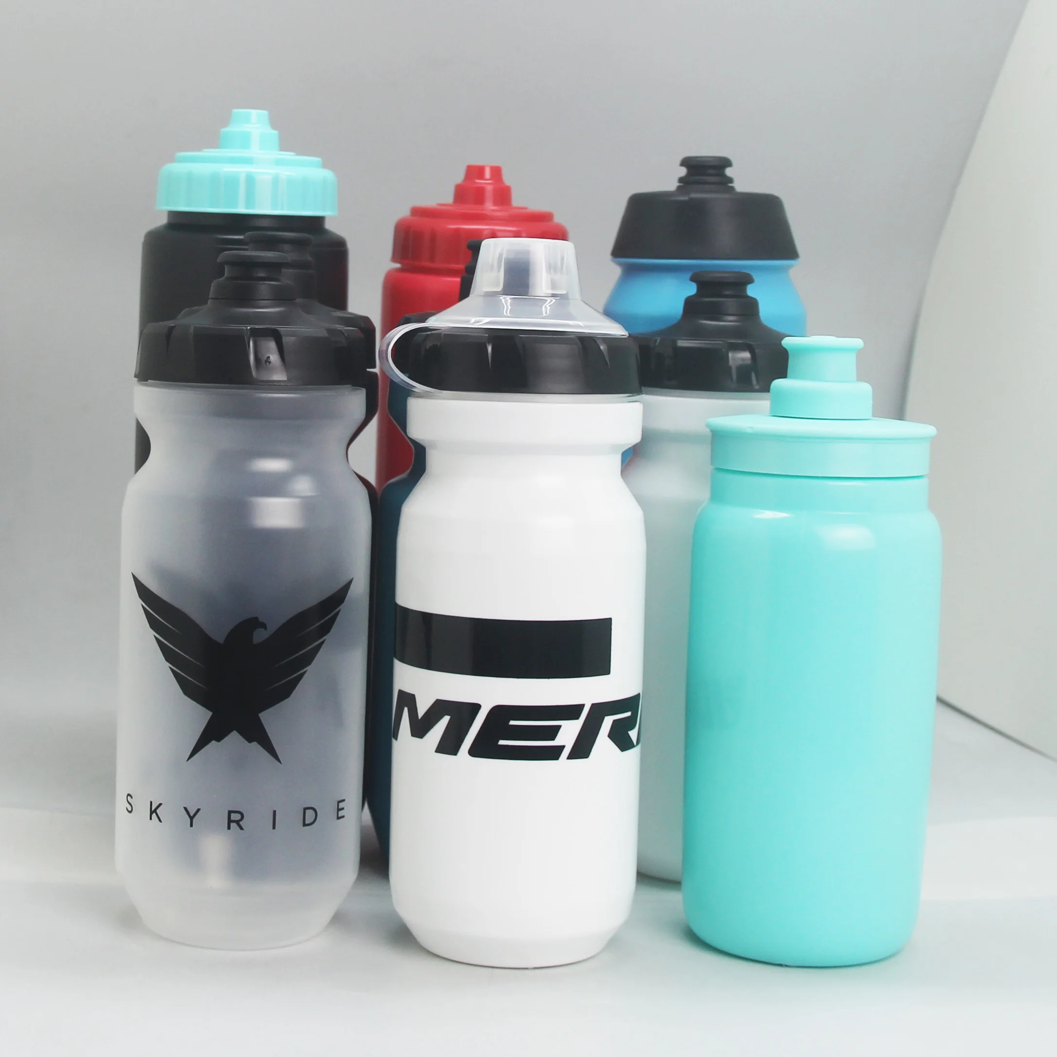 Высокое качество многоразовые BPA бесплатно Squeeze езда на велосипеде для пеших прогулок Велоспорт 610/710 мл бутылка для воды для занятий спортом бутылка для воды