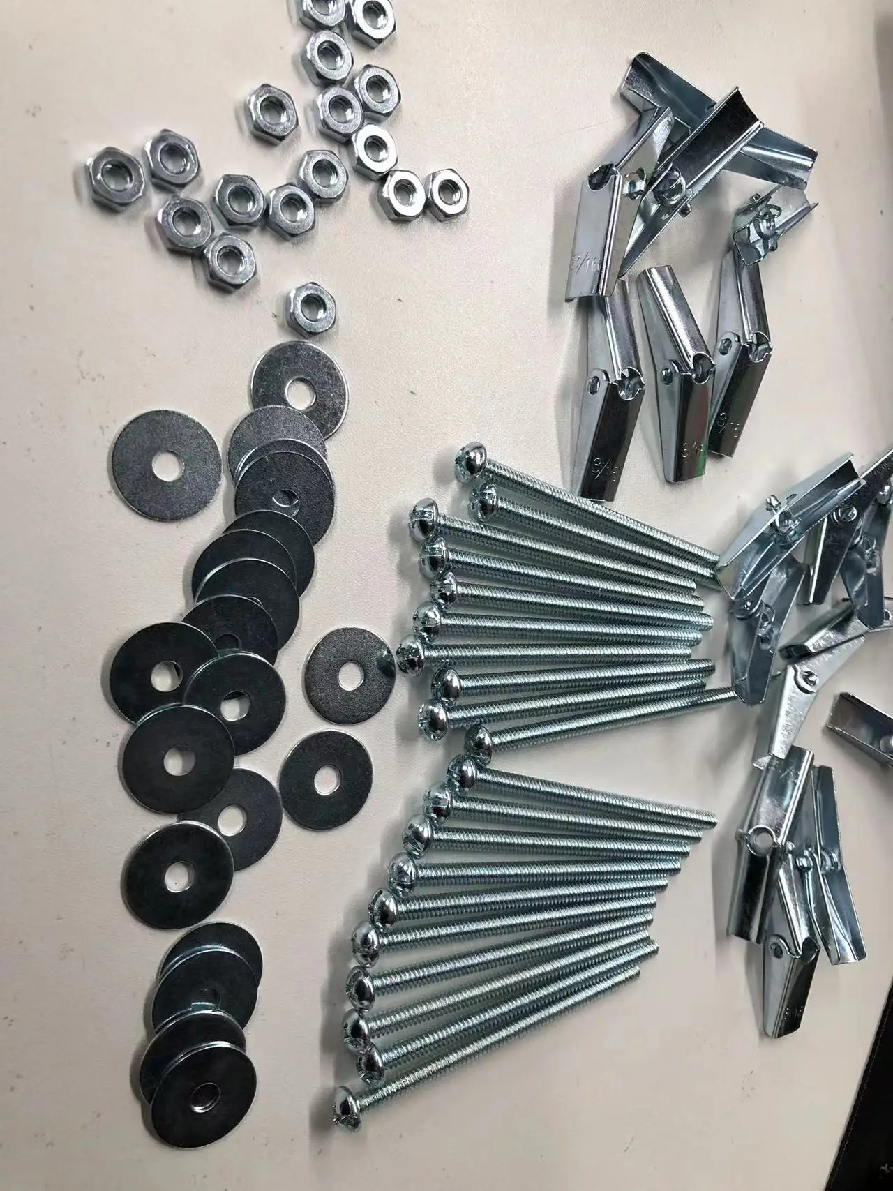 Professional Production Full Size Carbon Steel Spring Toggle Bolt With