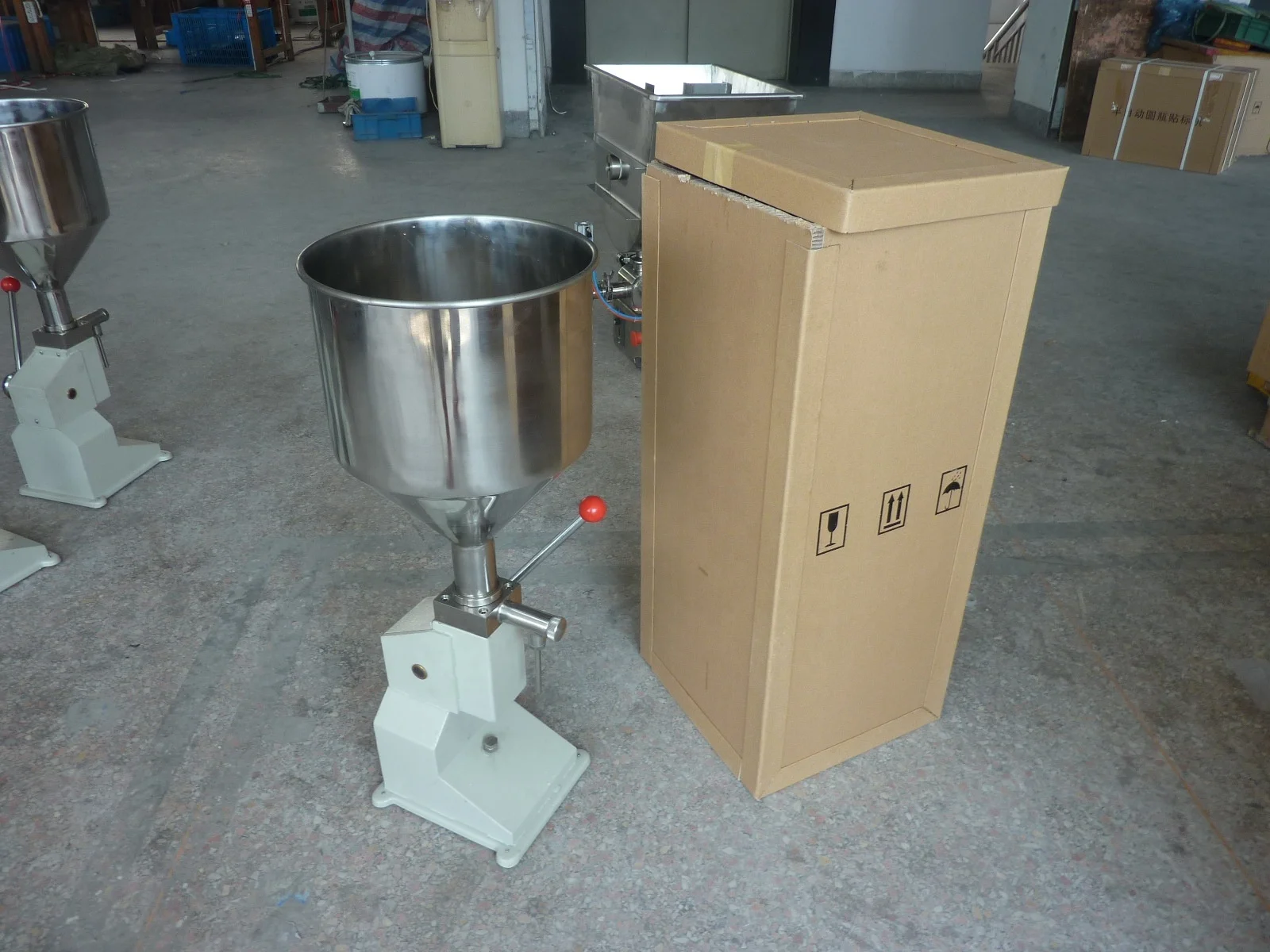 Manual 5ml 10ml 25ml 50ml Mini Bottle Oil Liquid Paste Filling Machine with 10 Litre Hopper