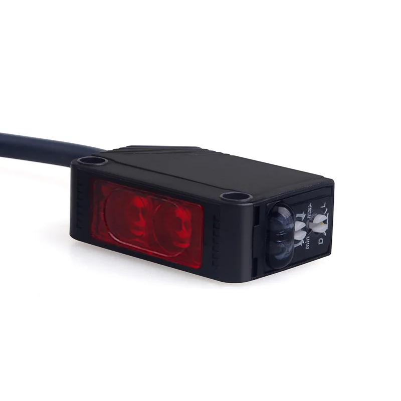 Uus originaalne Omroni E3Z seeria tagasipeegeldav fotoelektriline andur E3Z-R82, mida kasutatakse objektide tuvastamiseks, asukoha määramiseks ja töödeldavate detailide loendamiseks tööstusautomaatikas.