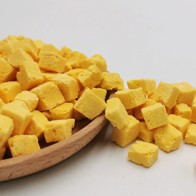 Cat Snacks Freeze-Dried Cheese Freeze-Dried Raw Cut Egg Yolk Cheese Pet Snacks Wholesale Cat and Dog Snacks
