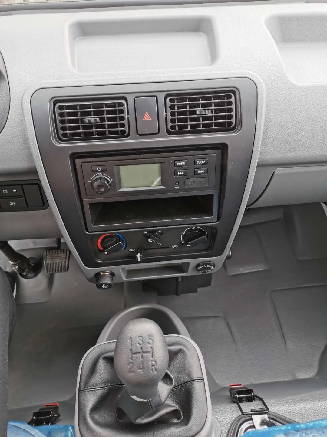 
 FOTON Forland 1ton бензиновый мини-грузовик с двигателем 1051cc и одиночной задней шиной  