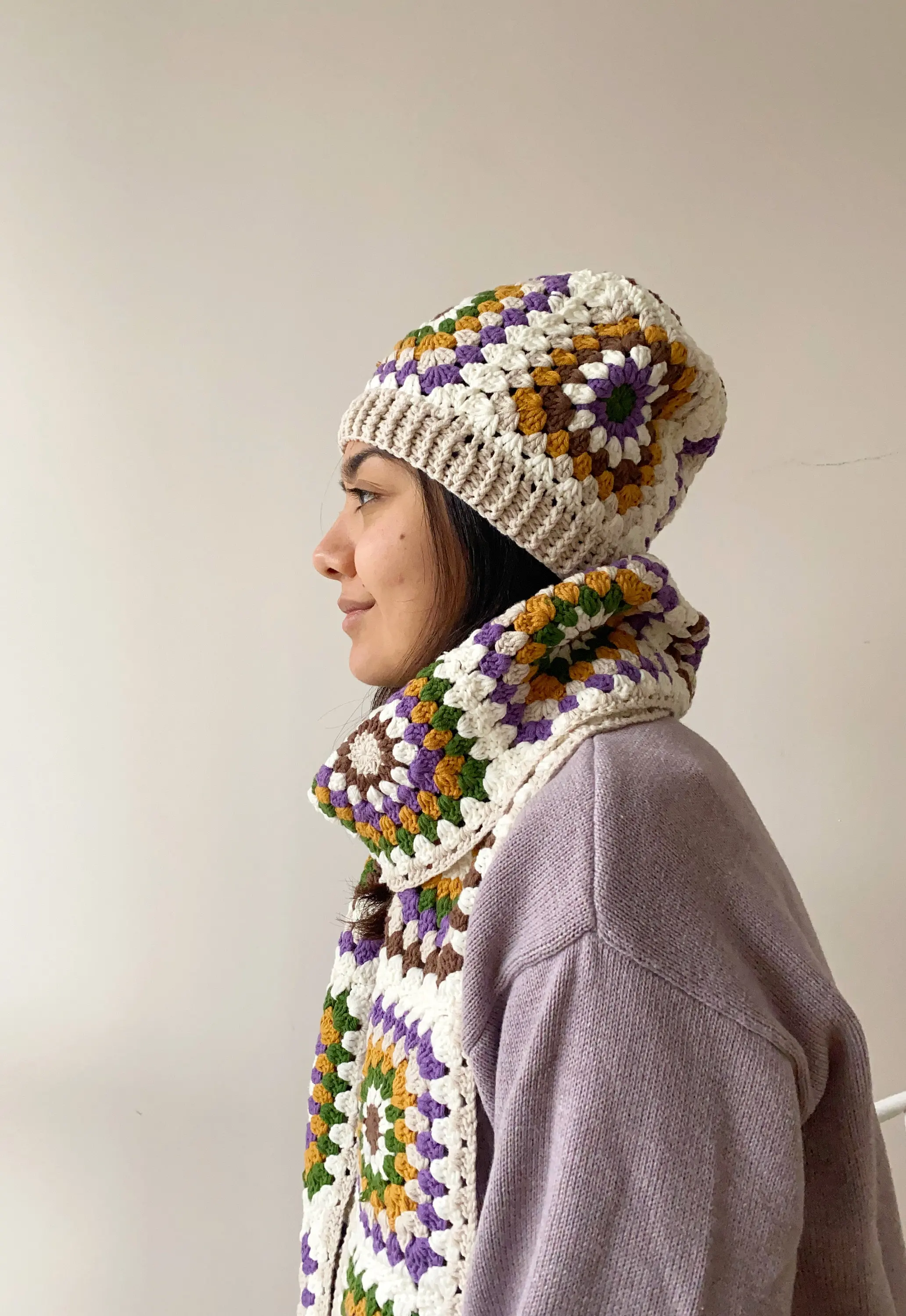 Милый и стильный Зимний винтажный афганский комплект из двух предметов с ручным крючком акриловая вязаная шапка шарф индивидуальным принтом логотипа