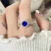 Chapado en rodio con piedra azul.