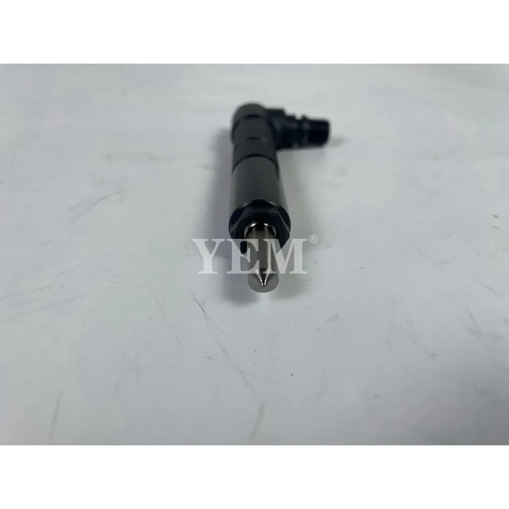 Fuel Injector 1G777-53000 for Kubota V3307 Engine 3